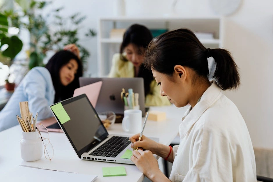 Moderní kancelář týmu Visionary Marketing Hub